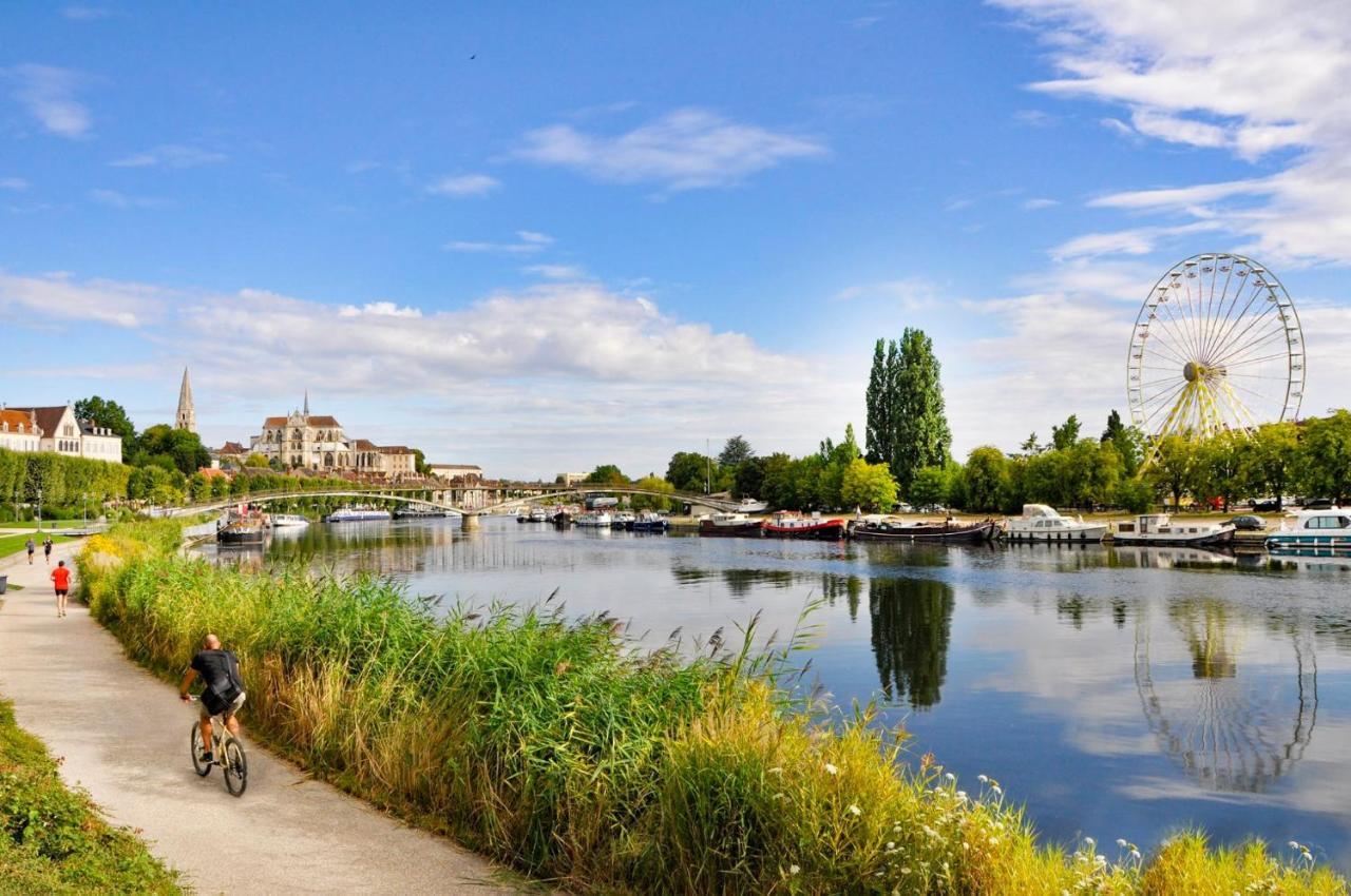 Charme Plein Coeur Auxerre - Parking Prive Apartment Luaran gambar